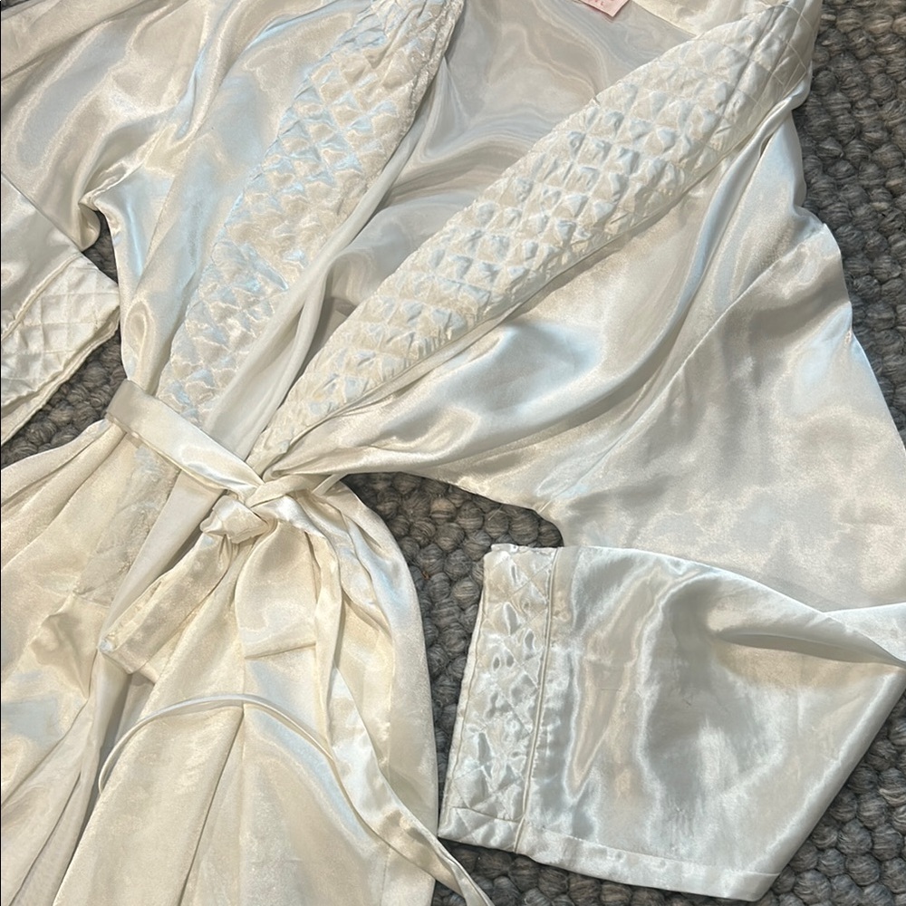 Oscar De La Renta Pink Label Cream Satin Robe One Size Fits All - Picture 5 of 13